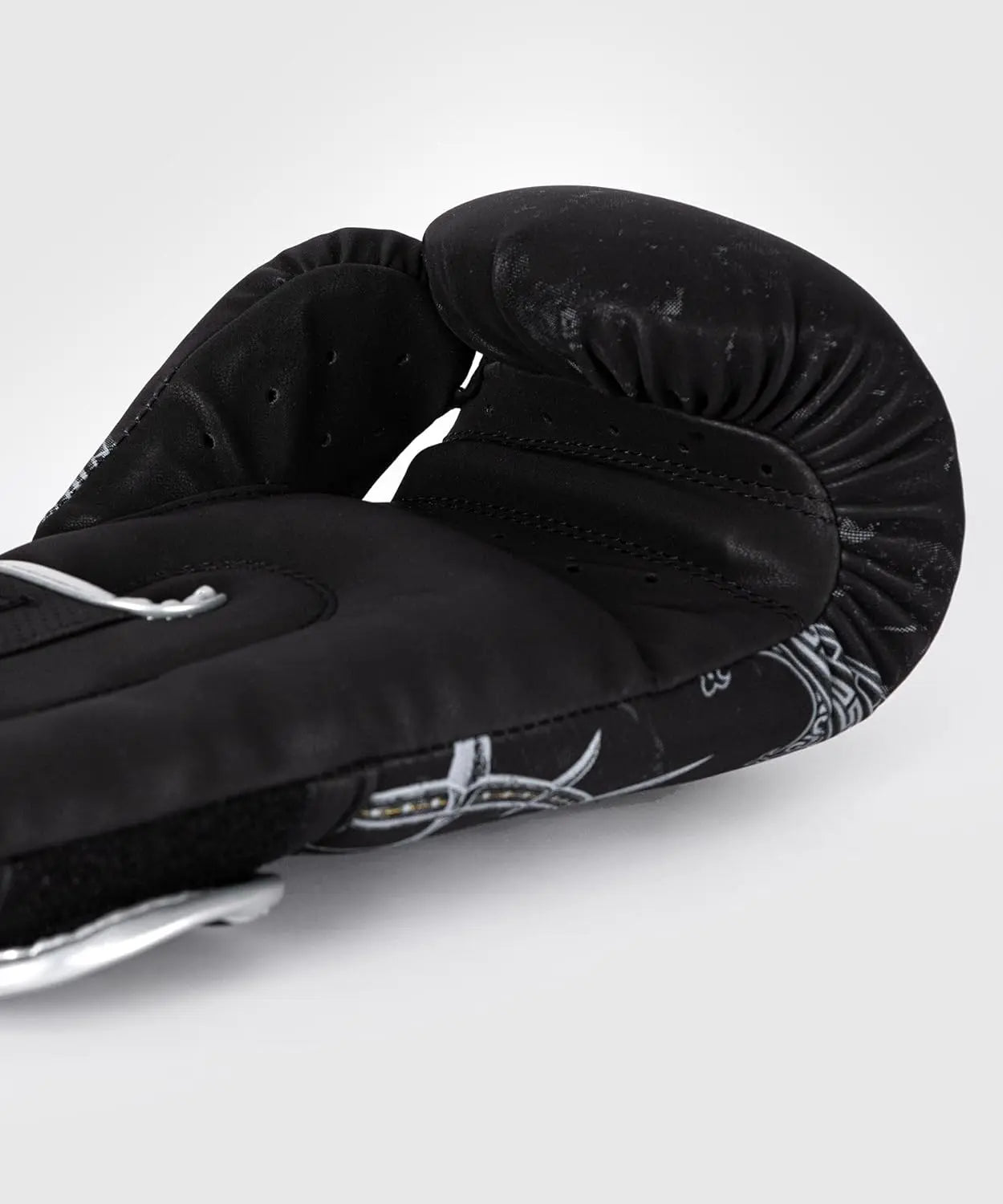 Venum Gladiator 5.0 Boxing Gloves The Champ Gear